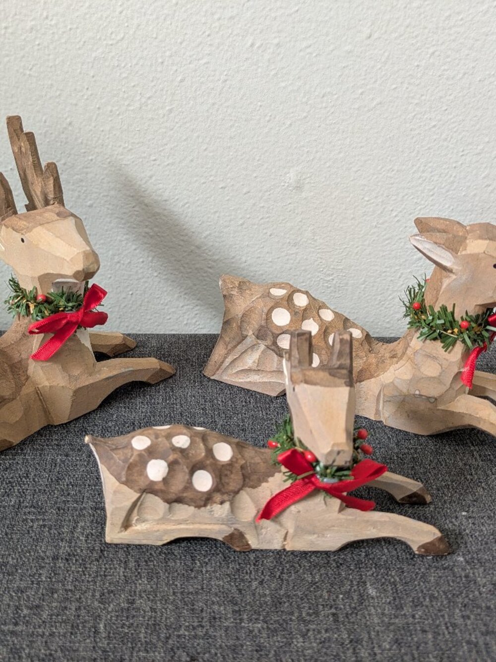 VTG House of Lloyd Hand Carved Wooden Christmas Reindeer Figurine Set 3